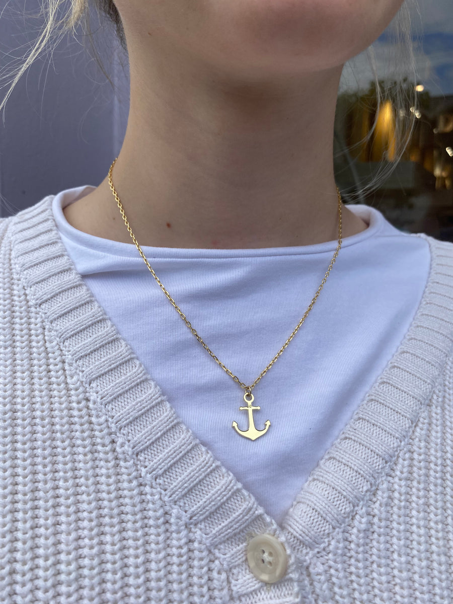 Anchor necklace; 9ct Gold necklace