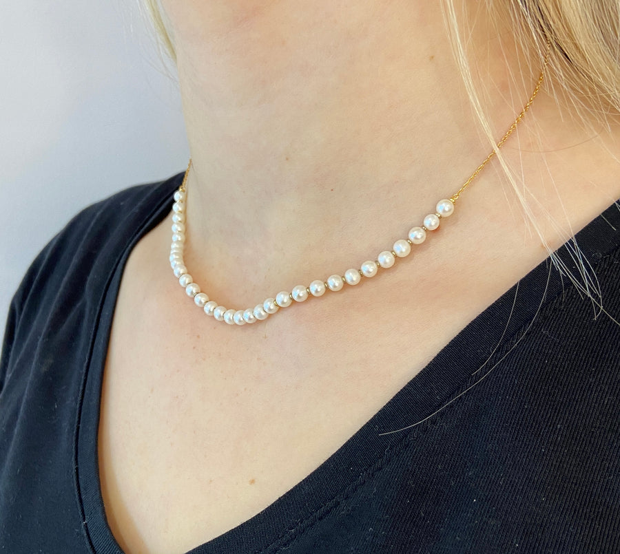 Pearl necklace; Freshwater pearls; 9ct Gold 