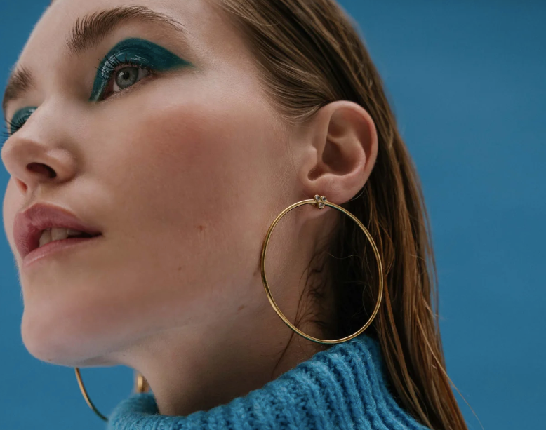 Dioné Emerald Hoop Earrings